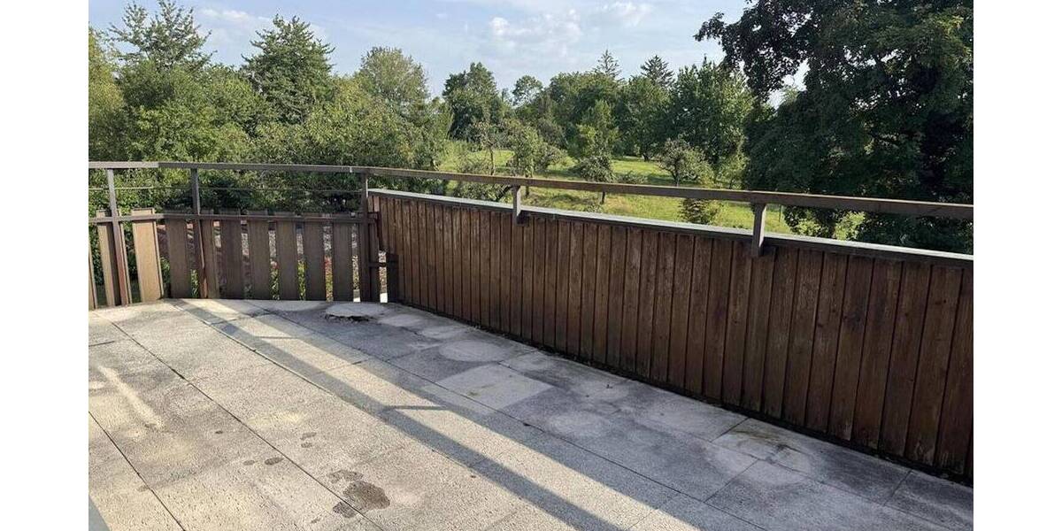 Schicke Maisonette-Wohnung in Toplage von Öhringen-Süd mit großer Terrasse, Kaminofen und Galerie 4 zimmer