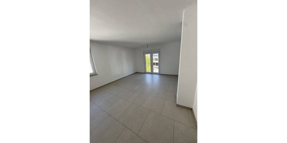Etagenwohnung Backnang - 3 Zimmer, 94 m&sup2;, 1.300&euro; | Angebot:26877417