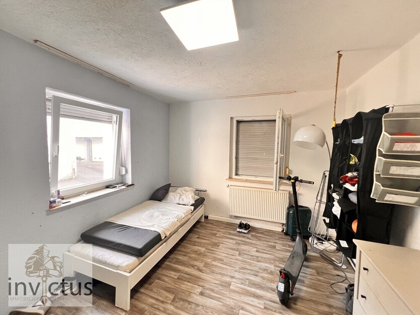 Investition mit Perspektive, sanierungsbedürftige 4- Zimmer Wohnung im Erdgeschoss 4 zimmer