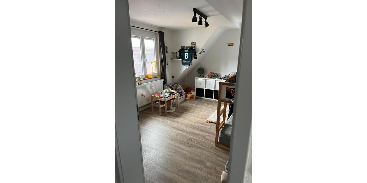 Dachgeschoßwohnung Sachsenheim - 3 Zimmer, 83 m&sup2;, 900&euro; | Angebot:26665997
