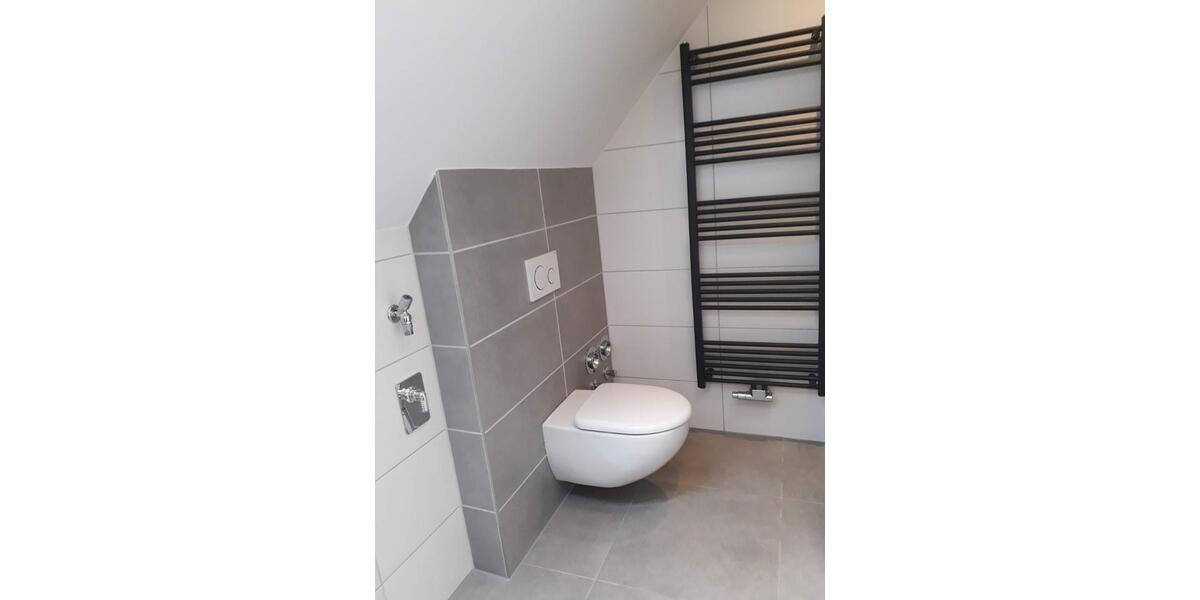 Moderne Dachgeschosswohnung in kernsaniertem 3-Familienhaus 4 zimmer