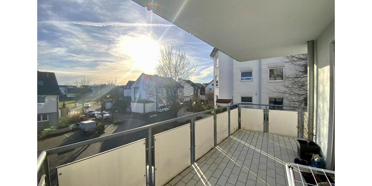 Lichtdurchflutete 3-Zimmerwohnung mit EBK und Süd-West Balkon in Freiberg am Neckar 3 zimmer