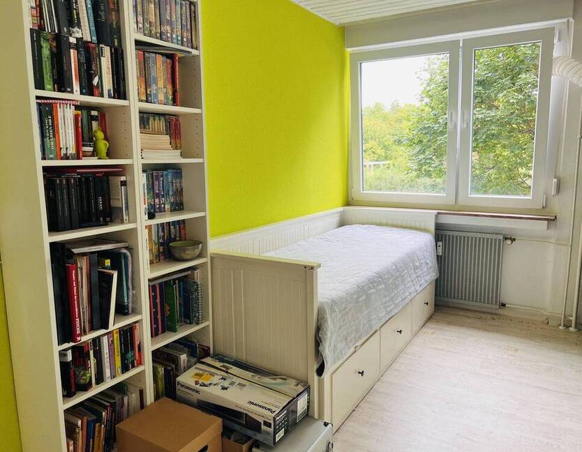 Helle 4,5 Zimmer-Wohnung mit Balkon, Aufzug und Tiefgaragenstellplatz in ruhiger Lage von Ludwigsburg