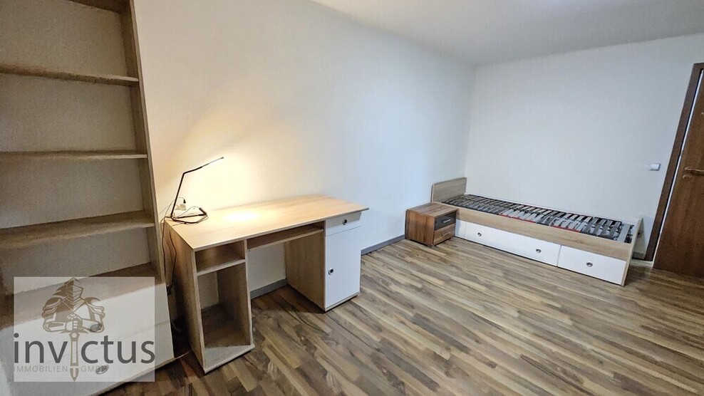 2015 sanierte 3 Zimmer Wohnung mit Balkon, Küche und Bad