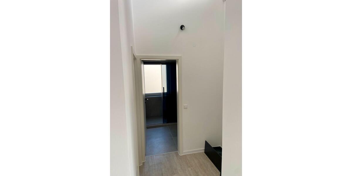 Dachgeschoßwohnung Ludwigsburg Hoheneck - 2.5 Zimmer, 74 m&sup2;, 1.390&euro; | Angebot:23753037