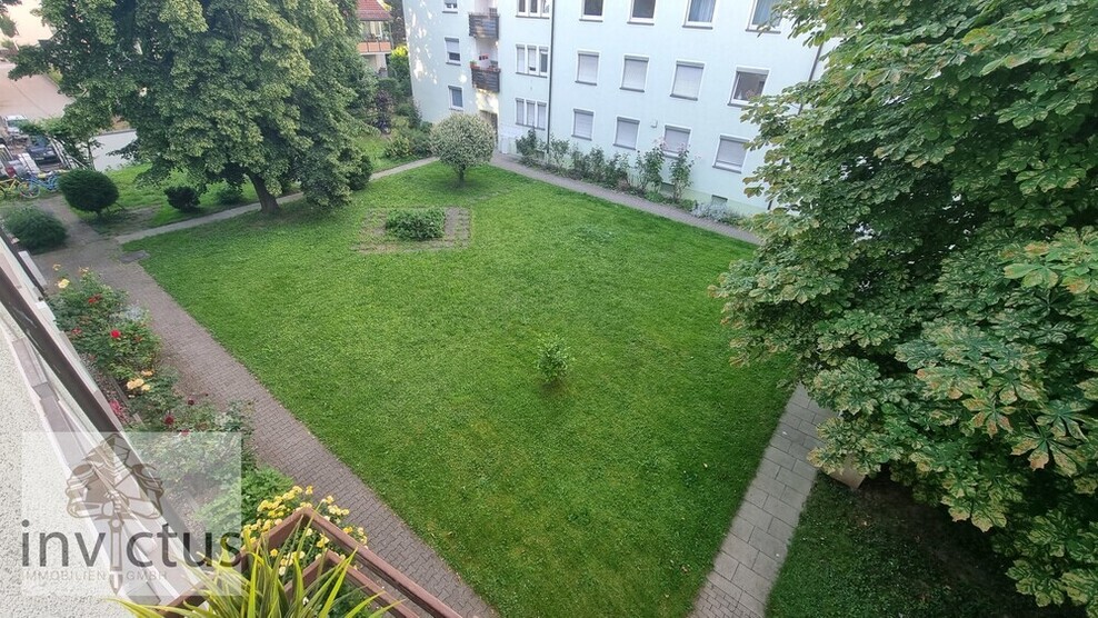 2015 sanierte 3 Zimmer Wohnung mit Balkon, Küche und Bad