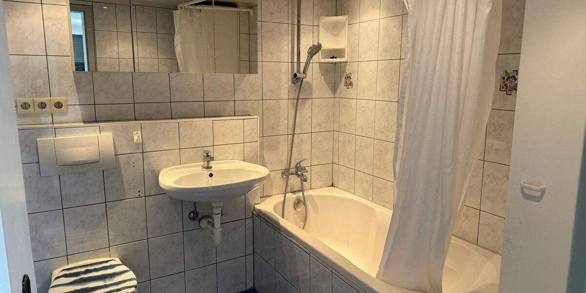 Gemütliches Wohnhaus mit Scheune, Innenhof Stellplätze für 6 Autos, Garten 5 zimmer