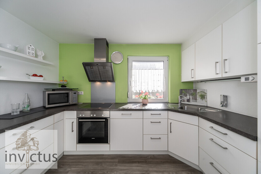 Ein Haus, das mehr kann: Wohnen, Arbeiten & Wohlfühlen – mit Garten, Innenhof und Parkmöglichkeiten. 13 zimmer