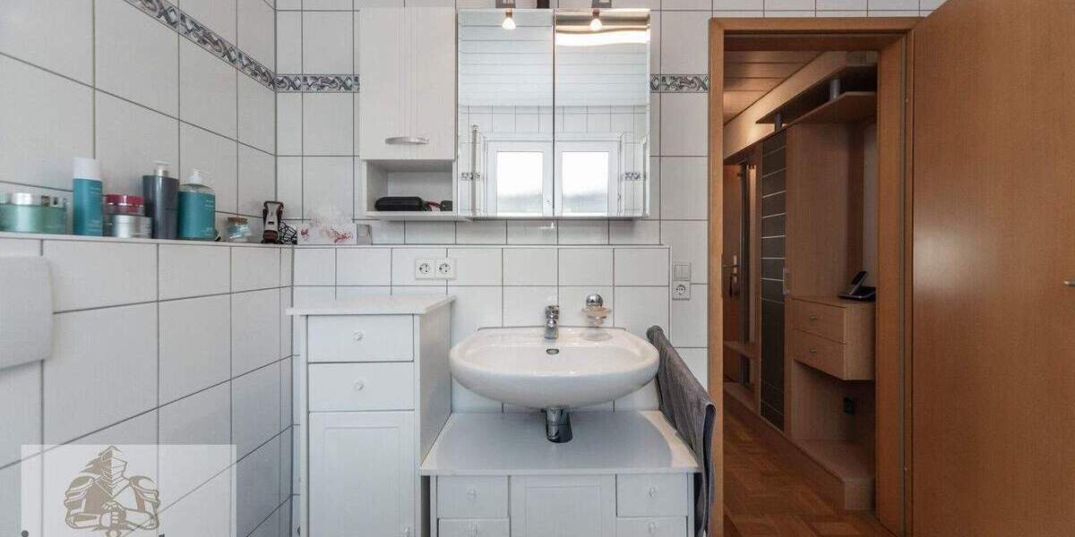 Zentrale Lage trifft coole und stilvolle 3-Zim.-Whg. mit Sonnenbalkon und TG-Stellpl. in HNBiberach 3 zimmer