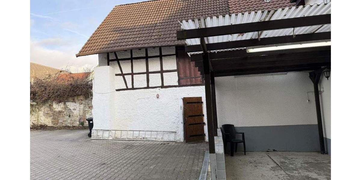 Gemütliches Wohnhaus mit Scheune, Innenhof Stellplätze für 6 Autos, Garten 5 zimmer