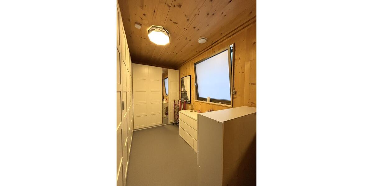 Stilvoll wohnen: Moderne 3,5-Zimmer-Maisonette mit Balkon und Stellplatz 3 zimmer