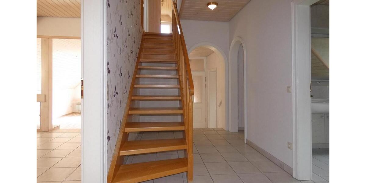 Dachgeschoßwohnung Heilbronn Frankenbach - 4.5 Zimmer, 137 m&sup2;, 1.100&euro; | Angebot:25416706