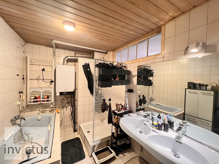 Investition mit Perspektive, sanierungsbedürftige 4- Zimmer Wohnung im Erdgeschoss