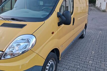 Opel Vivaro 90.000 km 6.350 &euro; Neuenstein- Deutschland 74632