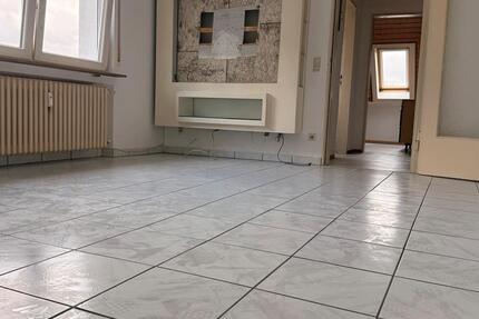 3 Zimmer DG Wohnung in Sontheim mit EBK zimmer