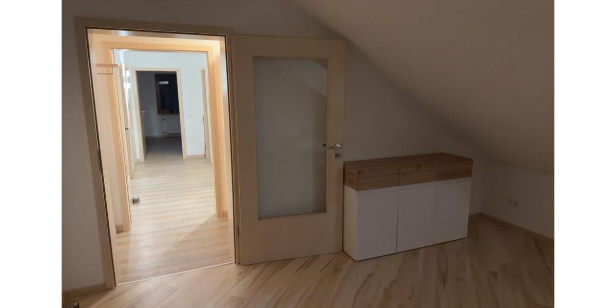 Dachgeschoßwohnung Bad Friedrichshall - 4.5 Zimmer, 125 m&sup2;, 1.150&euro; | Angebot:27609749