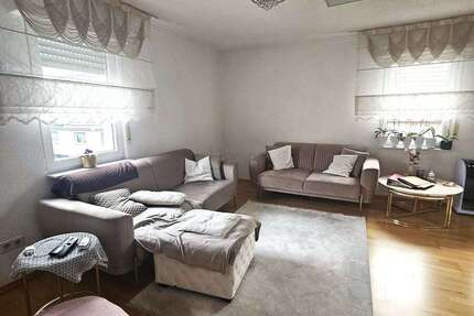 Haus zum Kaufen in Kirchheim am Neckar 589.000 € 260 m² 11 zimmer