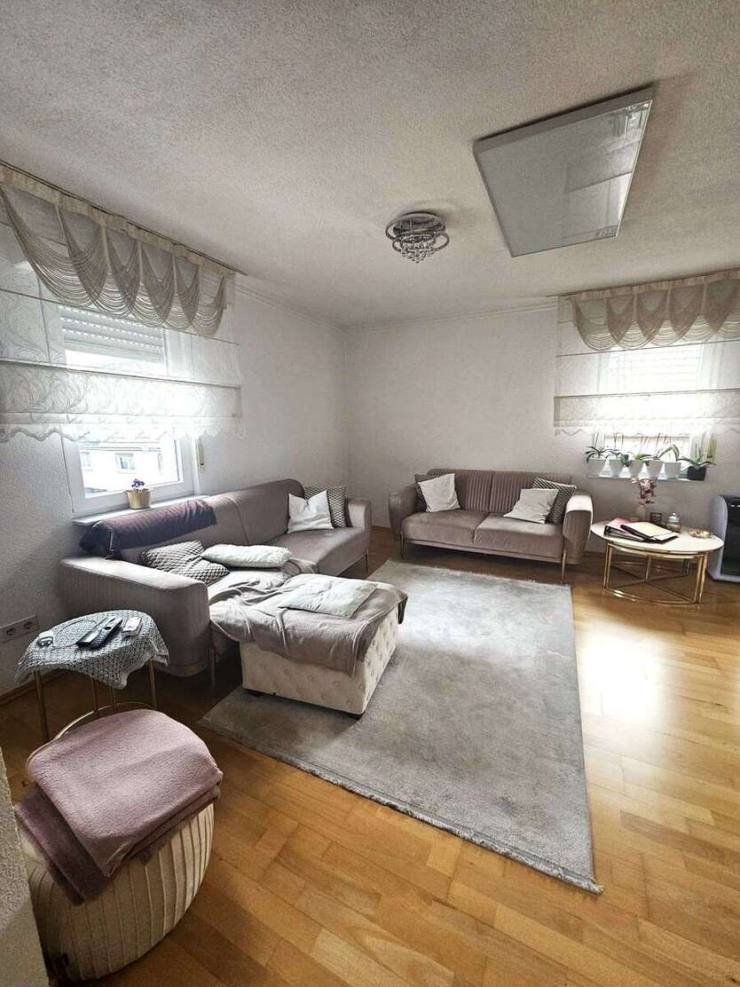 Haus zum Kaufen in Kirchheim am Neckar 589.000 € 260 m² 11 zimmer