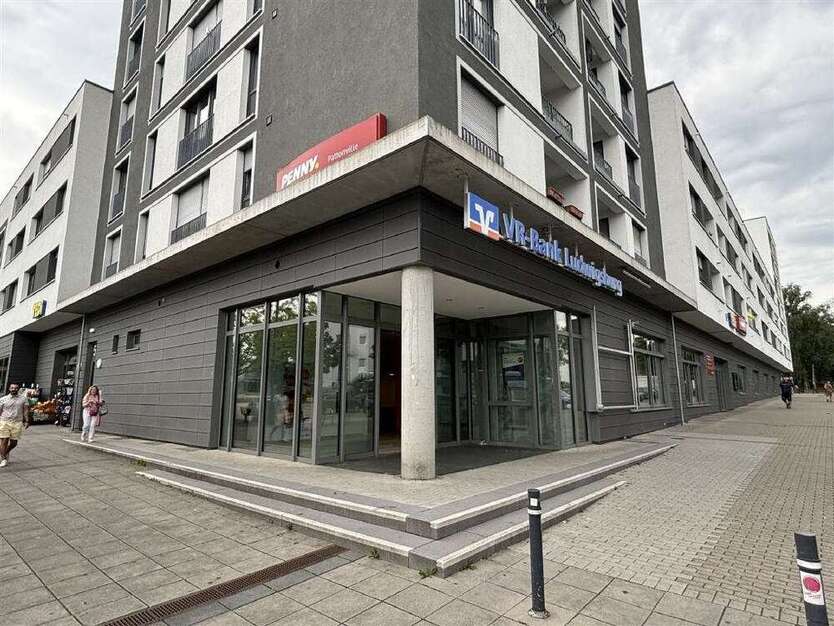 Büro in Remseck am Neckar 2.600 € 207.7 m²