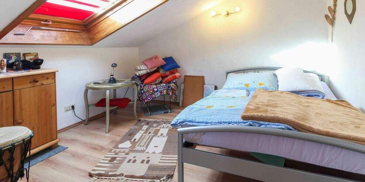 Perfektes Zuhause für Familien: Großzügiges Haus mit Balkon, Terrasse, Garten und zwei Garagen 4 zimmer