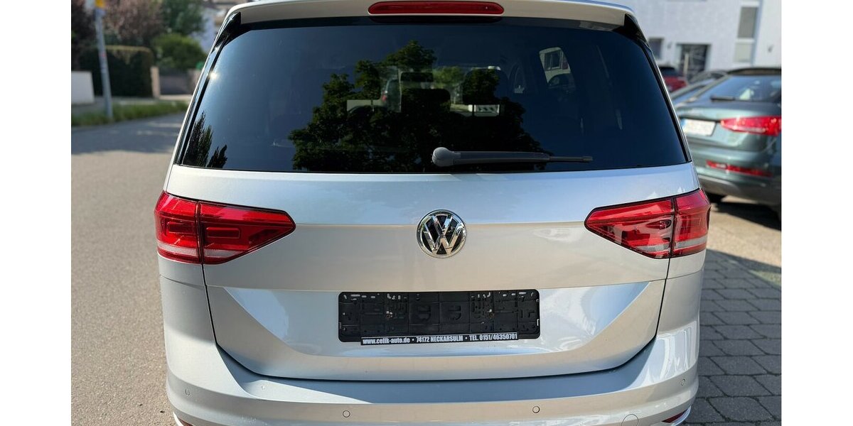 VW Touran Sound BMT/Start-Stopp Navi ACC 157.000 km 10.990 &euro; Neckarsulm 74172