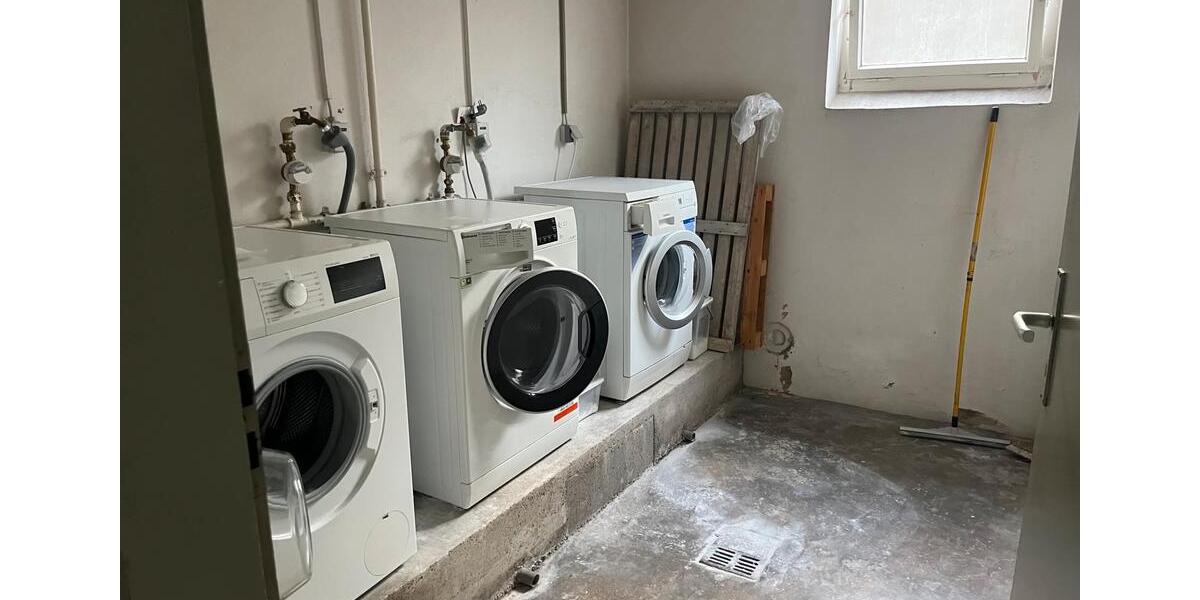 3-Zi-Wohnung mit 4. Zimmer im DG, 2 Balkone & Garage 3 zimmer