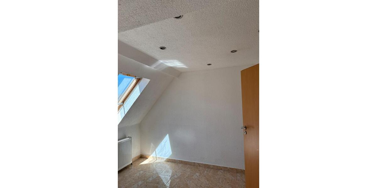 Dachgeschoßwohnung Gemmingen - 4 Zimmer, 90 m&sup2;, 1.400&euro; | Angebot:26396617