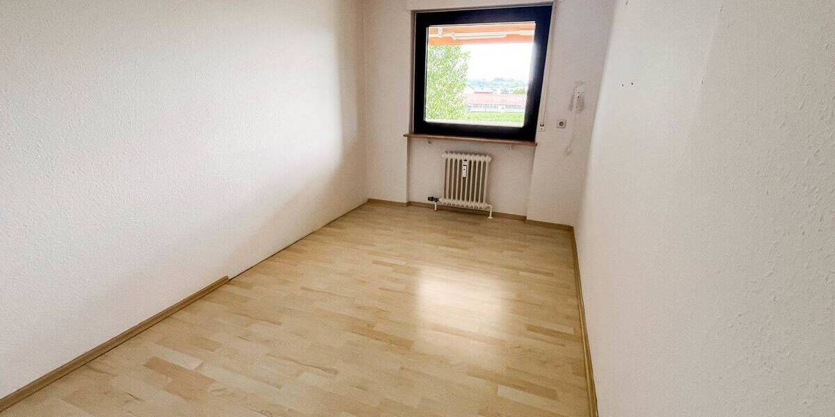 Helle Wohnung mit Balkon und Blick ins Grüne - Modernisiert und sofort bezugsfertig 4 zimmer