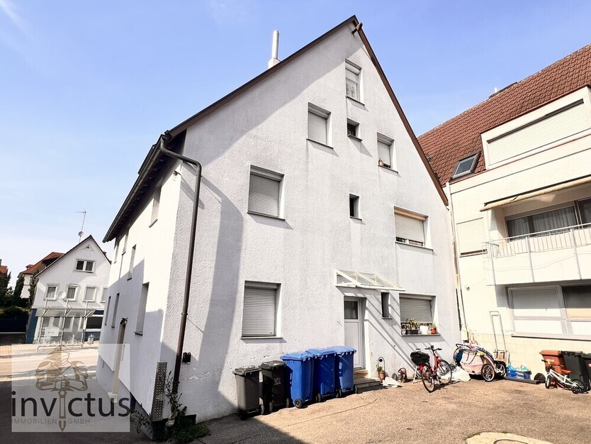 Investition mit Perspektive, sanierungsbedürftige 4- Zimmer Wohnung im Erdgeschoss