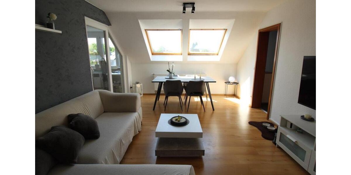 Schöne und Ideal geschnittene Wohnung zimmer