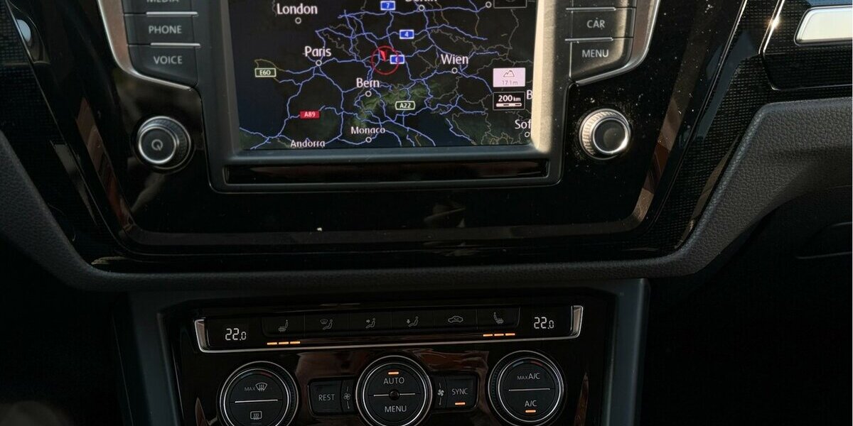 VW Touran Sound BMT/Start-Stopp Navi ACC 157.000 km 10.990 &euro; Neckarsulm 74172