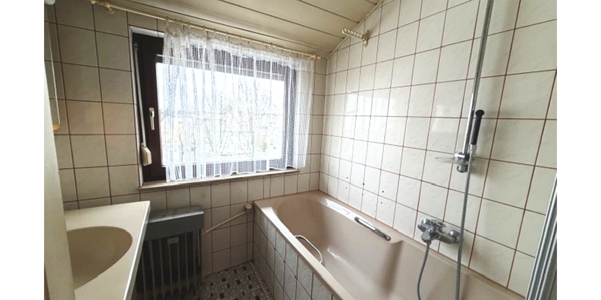 Einfamilienhaus mit Modernisierungsbedarf in zentraler Lage von Marbach 5.5 zimmer