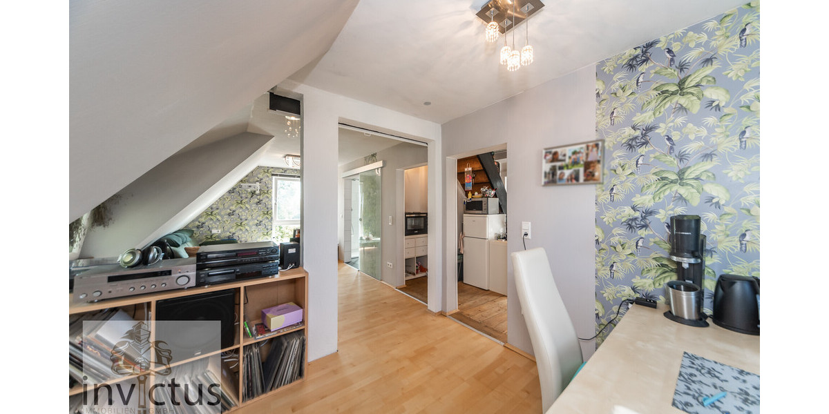 Dreifamilienhaus mit großem Garten, Terrasse u. Loggia! Wohnen und Vermieten unter einem Dach. 8 zimmer