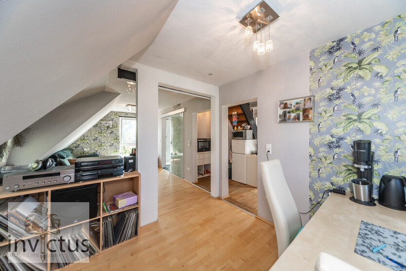 Dreifamilienhaus mit großem Garten, Terrasse u. Loggia! Wohnen und Vermieten unter einem Dach. 8 zimmer