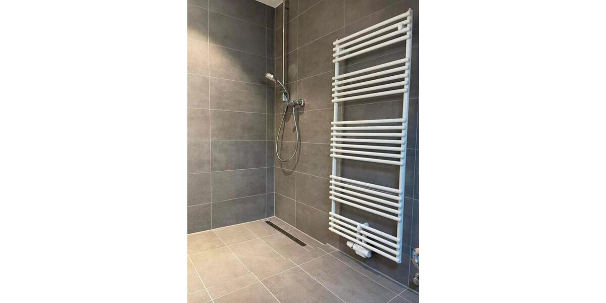 Möblierte 80 m² Dachwohnung mit Balkon – Kaltmiete 850 € 3 zimmer