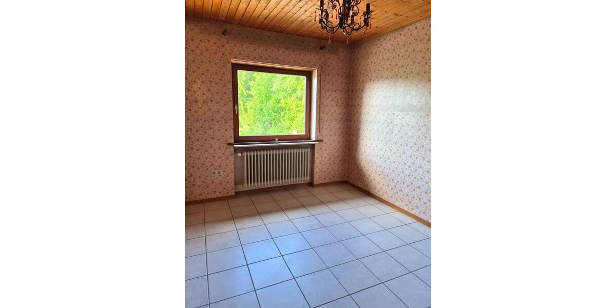 Etagenwohnung Sinsheim - 6 Zimmer, 190 m&sup2;, 1.300&euro; | Angebot:26566841