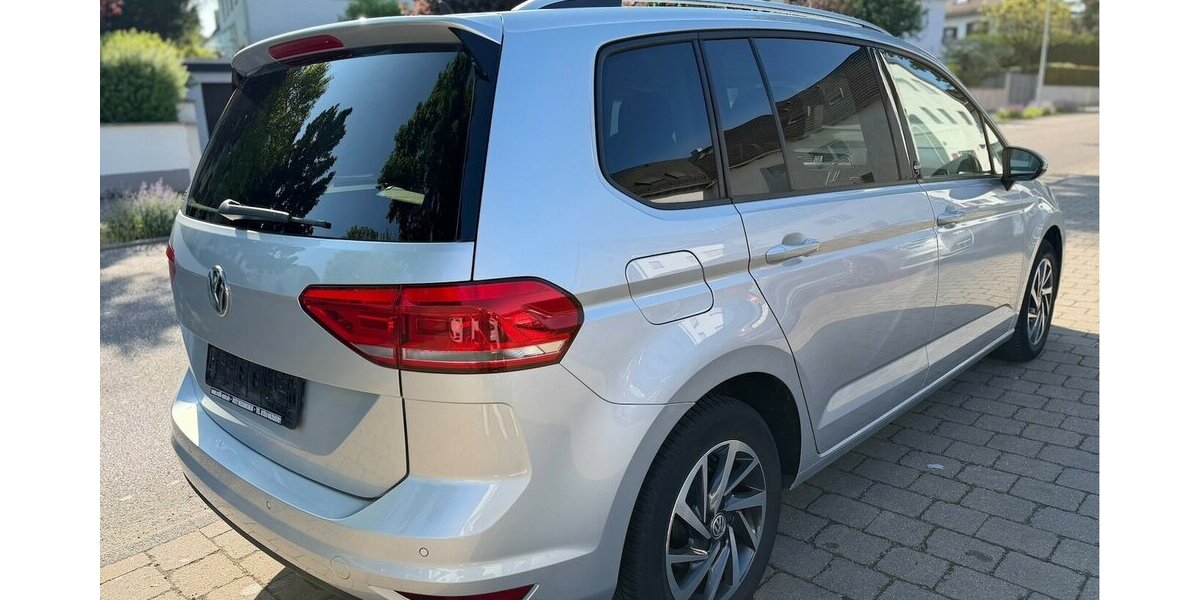 VW Touran Sound BMT/Start-Stopp Navi ACC 157.000 km 10.990 &euro; Neckarsulm 74172