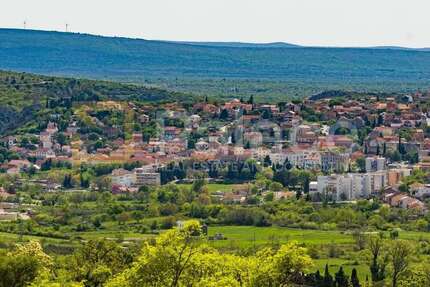 Grundstück zu verkaufen in Drniš 41.000 € 676 m²