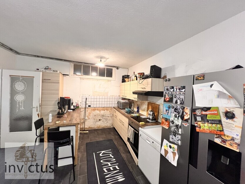 Investition mit Perspektive, sanierungsbedürftige 4- Zimmer Wohnung im Erdgeschoss