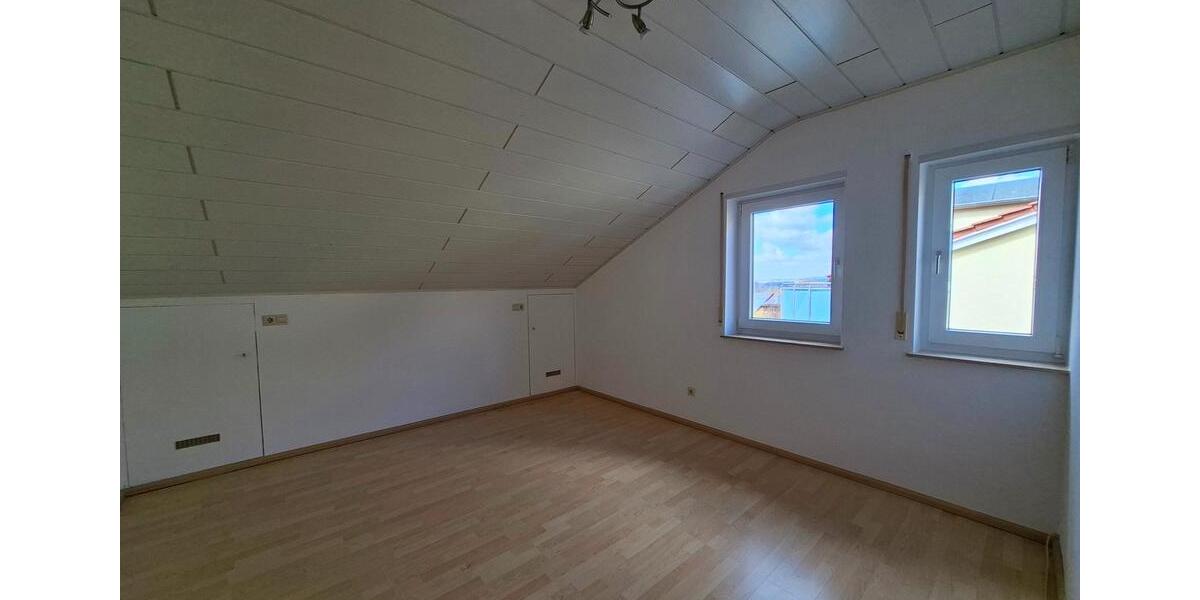 Dachgeschoßwohnung Sinsheim - 3 Zimmer, 77 m&sup2;, 720&euro; | Angebot:26166083