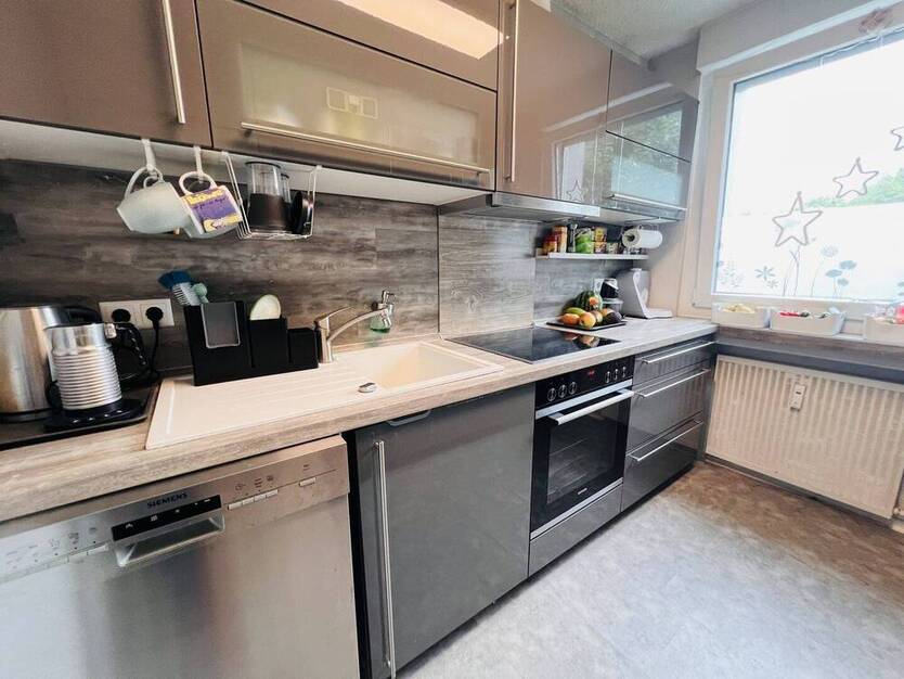 Helle 4,5 Zimmer-Wohnung mit Balkon, Aufzug und Tiefgaragenstellplatz in ruhiger Lage von Ludwigsburg