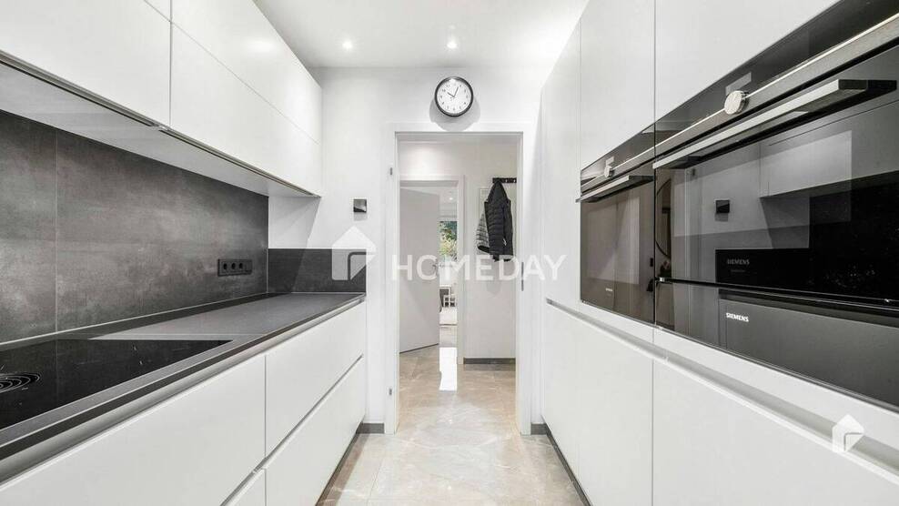 Luxuriös und komplett möbliert: Hochwertige 4-Zimmer-Wohnung mit EBK, Loggia, Fitnessbereich und TG 4 zimmer