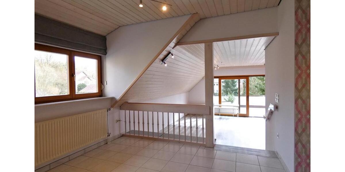 Dachgeschoßwohnung Heilbronn Frankenbach - 4.5 Zimmer, 137 m&sup2;, 1.100&euro; | Angebot:25416706