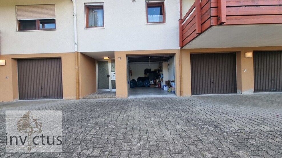 2,5 Zimmer mit Balkon-Weitblick und eigener Garage