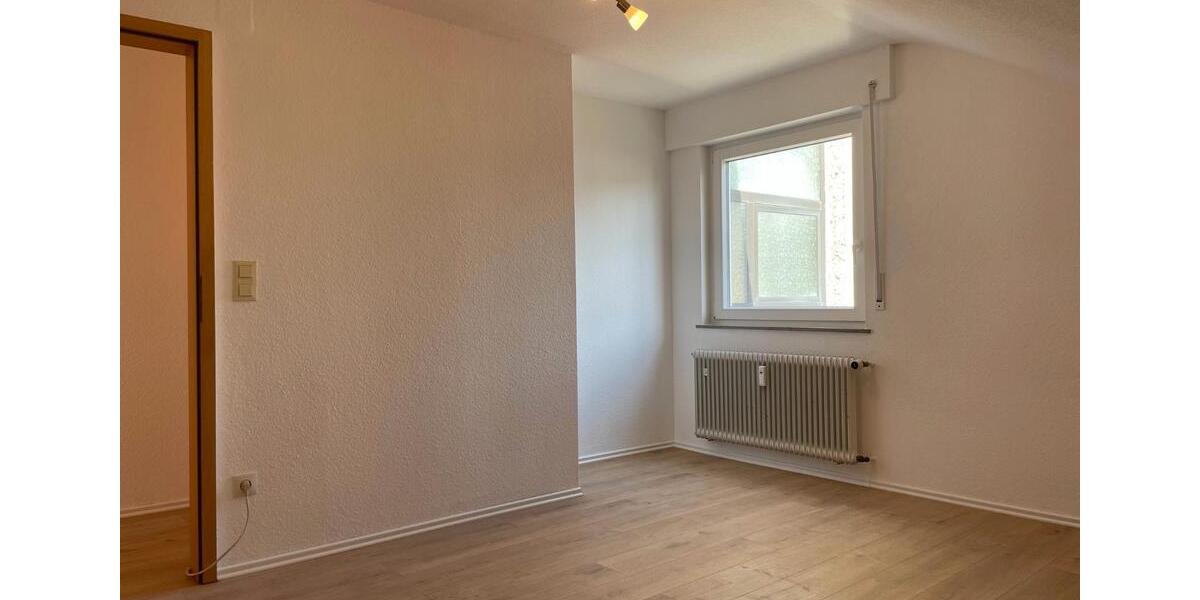 Dachgeschoßwohnung Sternenfels - 3 Zimmer, 69 m&sup2;, 750&euro; | Angebot:26477383