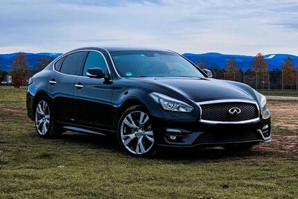 INFINITI Q70