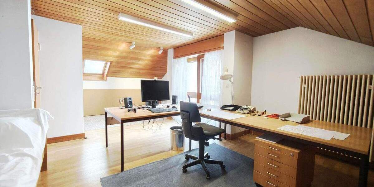 Vielfältig nutzbares 4-Familienhaus in gefragter Lage von Ludwigsburg-Pflugfelden 1 zimmer