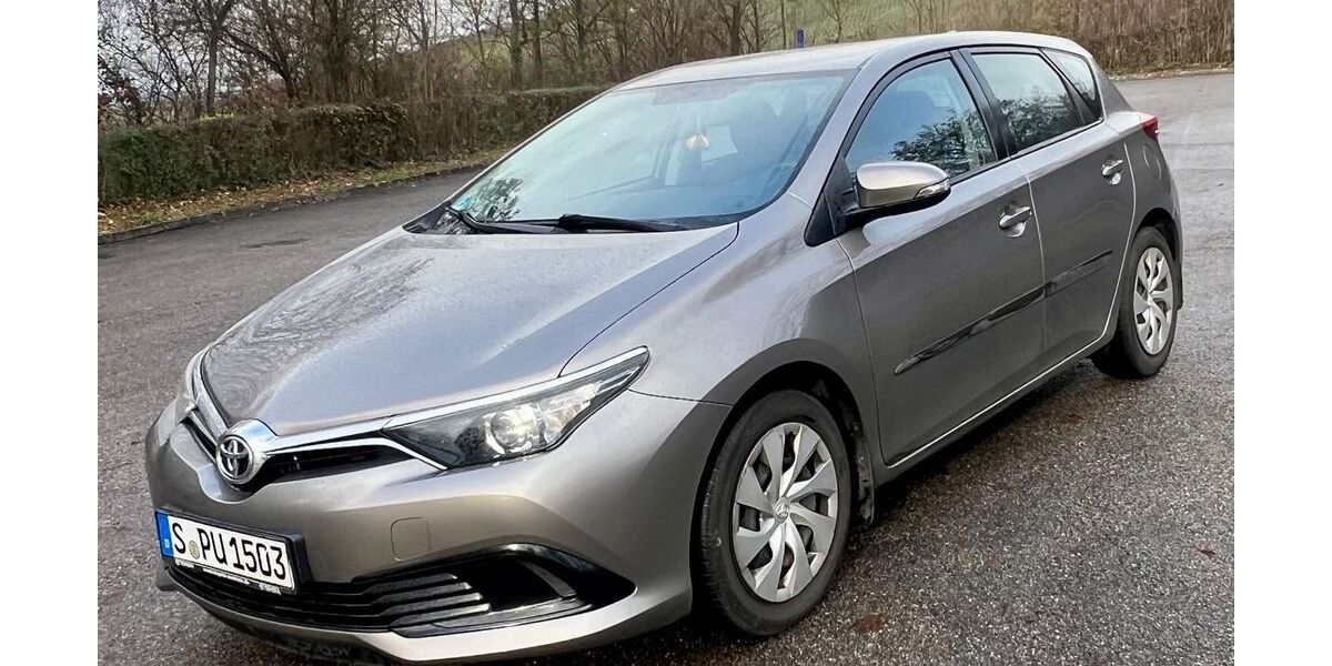 Toyota Auris 100.000 km 7.700 &euro; Beilstein 71717