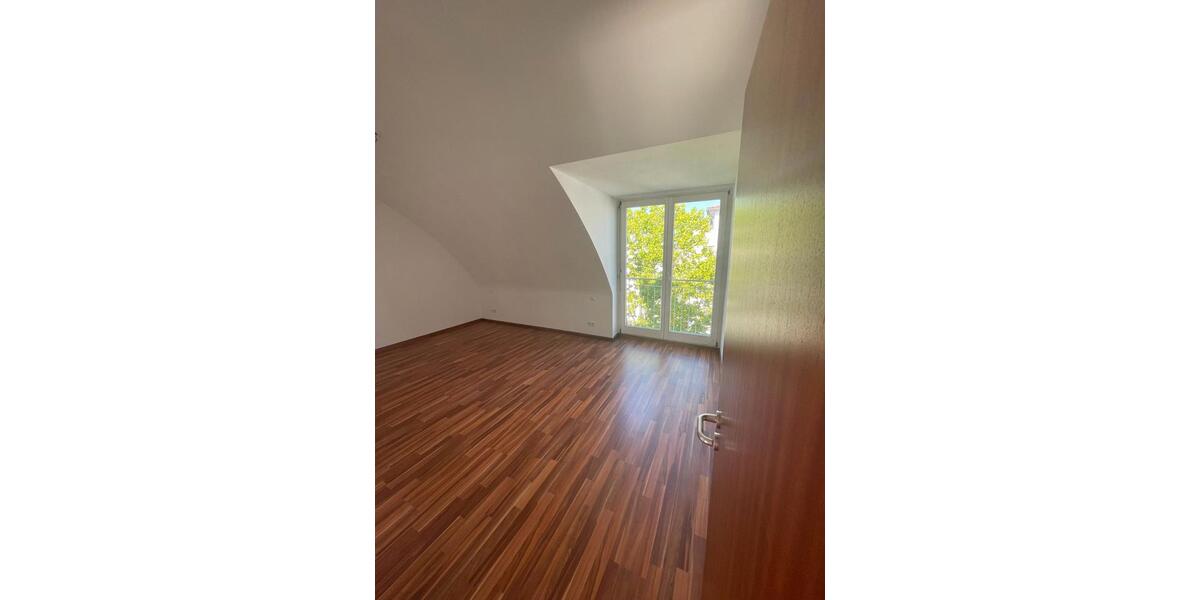 Dachgeschoßwohnung Ludwigsburg - 3 Zimmer, 70 m&sup2;, 369.000&euro; | Angebot:26729617