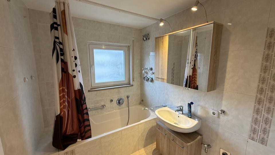 Dachgeschoßwohnung Freiberg am Neckar - 3 Zimmer, 82 m&sup2;, 900&euro; | Angebot:24878620